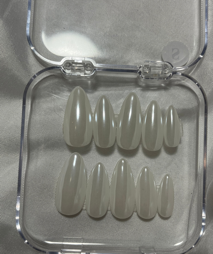 Milky White Press-On Nails - Minimalist Clean Girl - Clean Girl Aesthetic - Wedding & Everyday Nails - Clean Girl Aesthetic - PN251132