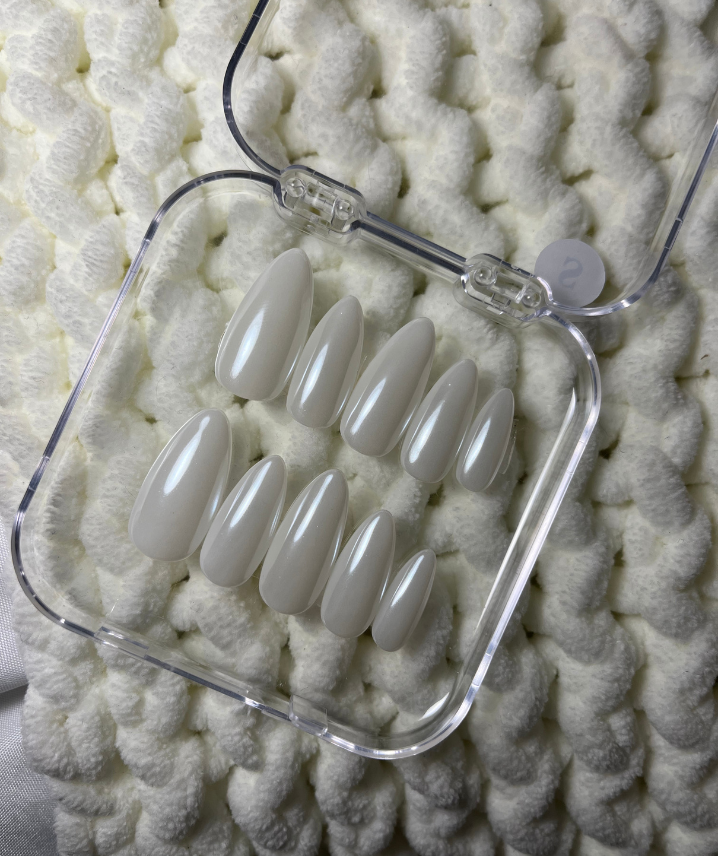 Milky White Press-On Nails - Minimalist Clean Girl - Clean Girl Aesthetic - Wedding & Everyday Nails - Clean Girl Aesthetic - PN251132