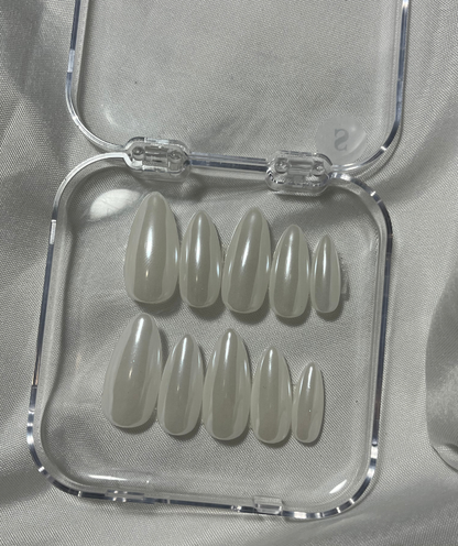 Milky White Press-On Nails - Minimalist Clean Girl - Clean Girl Aesthetic - Wedding & Everyday Nails - Clean Girl Aesthetic - PN251132