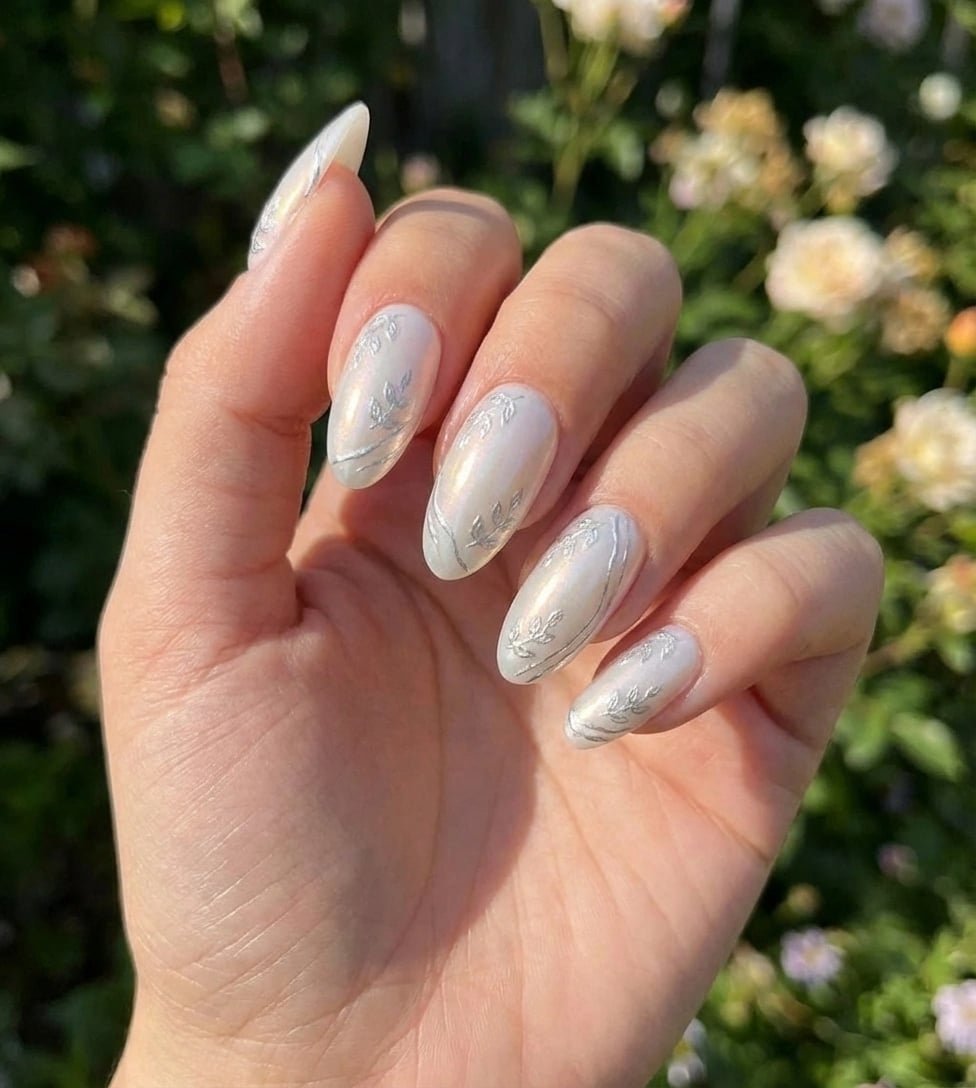 White Pearl Cat Eye Press On Nails with Silver Leaf - Bridal Pearl Nails - Handmade Glossy Gel Nails - Elegant Wedding Press On Set - Custom Size Set - PN251120