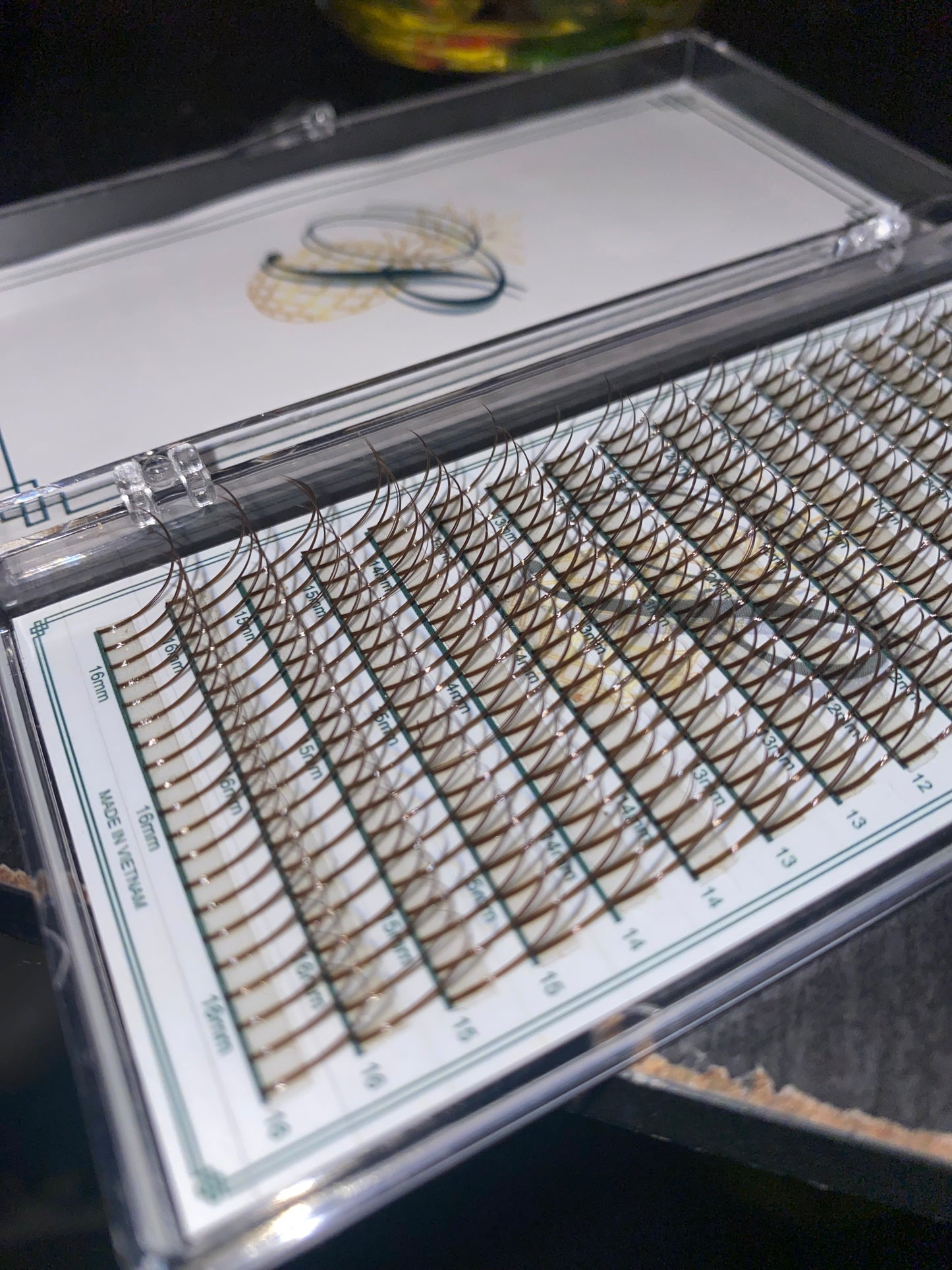 Brown Premade Wet Spike - 5D Closed Tip Spike For Professional Eyelash Extensions