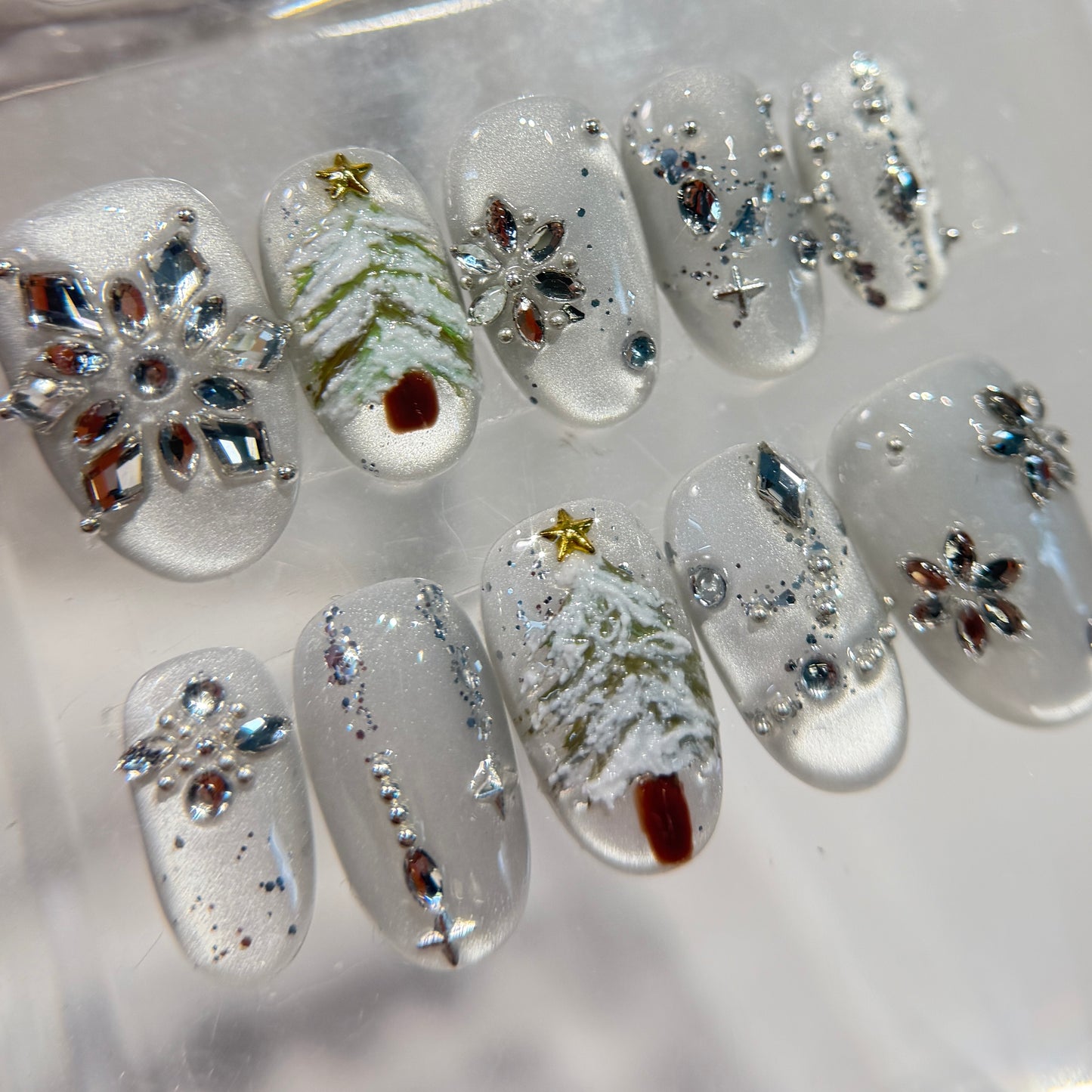 Pinneacle Studio Luxury Handmade Press-on Nail, Christmas Holiday Nails Short Oval Silver Cat-eye With Charms - Crytals Style Press On - Custom Size Set - CFT10001