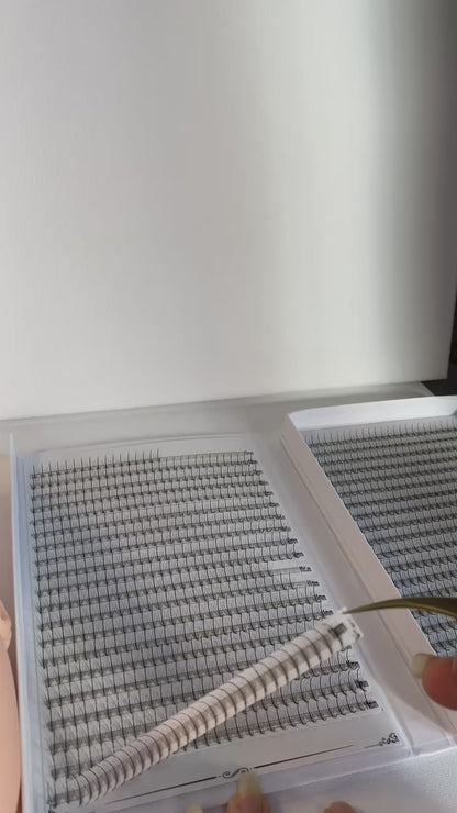 Pinneacle - 1200 Fans - 5D Wispy Premade Fans - Premade Spike + Volume Fans For Professional Eyelash Extensions (0.07-5D)